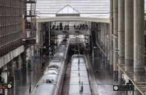 ep llegada de trenes de alta velocidad en la estacion de madrid   puerta de atocha a 30 de