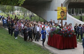 ep los feligreses recorrieronrio bajolema jesus inmigranterefugiado