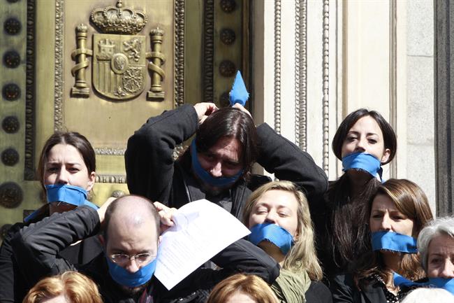 Rafael Mayoral a las puertas del Congreso protesta por la ley mordaza | Europa Press - Archivo ep rafael mayorallas puertascongreso protestala ley mordaza