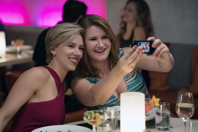 ROUGH NIGHT Scarlett Johansson, Jillian Bell, 2017. Ph: Macall Polay/©Colu | FOTOGRAMA ROUGH NIGHT ep rough night scarlett johansson jillian bell 2017 ph macall polaycolu
