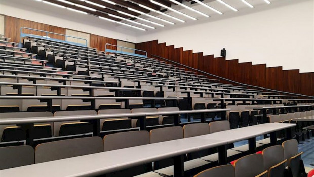 ep un aula del examen del mir en la facultad de fisica de la ub