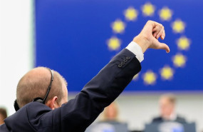 ep un eurodiputado indica el voto en contra de su grupo en la sesion de votacion del pleno del