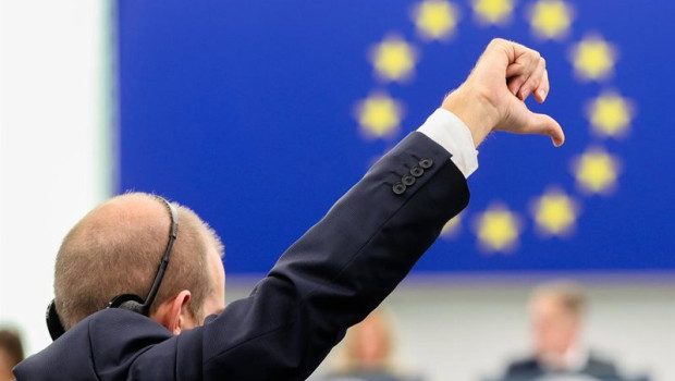 ep un eurodiputado indica el voto en contra de su grupo en la sesion de votacion del pleno del ep un eurodiputado indica el voto en contra de su grupo en la sesion de votacion del pleno del