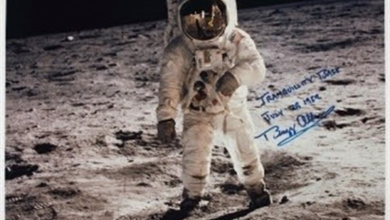 Una foto del astronauta Buzz Aldrin firmada por Neil Armstrong | CHRISTIE'S ep una fotoastronauta buzz aldrin firmadaneil armstrong