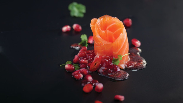 smoked salmon with spicy raspberry sauce and pomegranate 