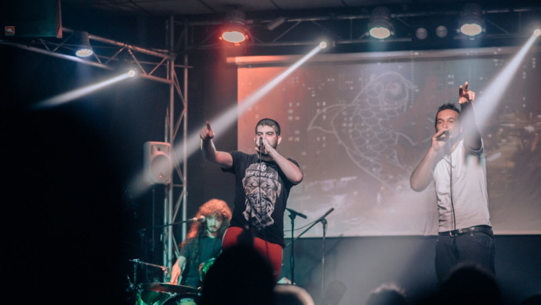 12 carpas sala babel 