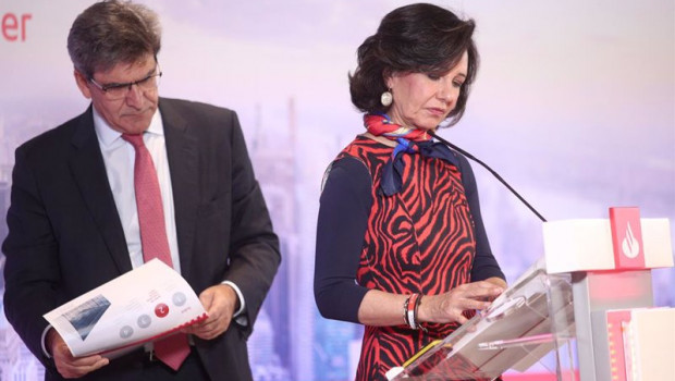ep archivo   el consejero delegado del banco santander jose antonio alvarez y la presidenta del
