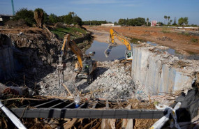 ep archivo   maquinaria de construccion en una zona afectada por la dana a 17 de noviembre de 2024