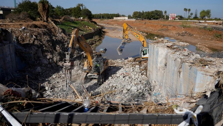 ep archivo   maquinaria de construccion en una zona afectada por la dana a 17 de noviembre de 2024