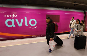 ep archivo   un viajero sale del tren de avlo en la estacion de murcia el carmen a 10 de diciembre