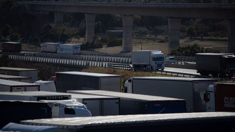ep archivo varios camiones circulan a 27 de enero de 2024 en la jonquera girona catalunya espana ep archivo varios camiones circulan a 27 de enero de 2024 en la jonquera girona catalunya espana