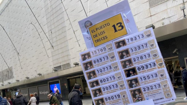 ep decimos de loteria de navidad de la administracion de dona manolita en madrid espana a 18 de