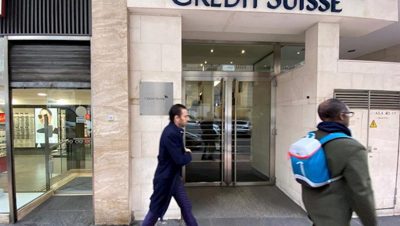 ep dos hombres pasan junto a la entrada de la sede de credit suisse en madrid espana a 29 de enero