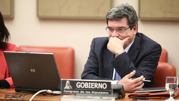 ep el gobierno desplazara las deducciones de los planes individuales de pensiones hacia los planes
