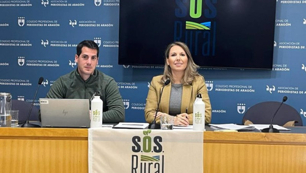 ep el secretario general de sos rural javier poza y la portavoz natalia corbalan