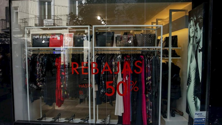 ep escaparate de una tienda de moda de madrid