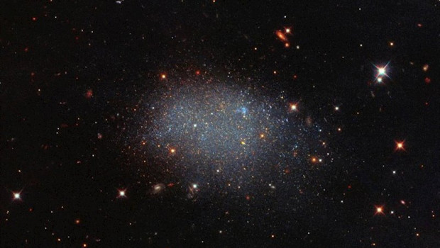 ep galaxia kk 246 en el espacio vacio