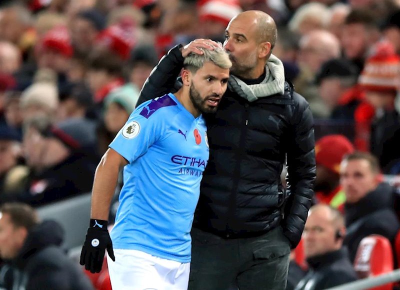 ep guardiola besa a aguero