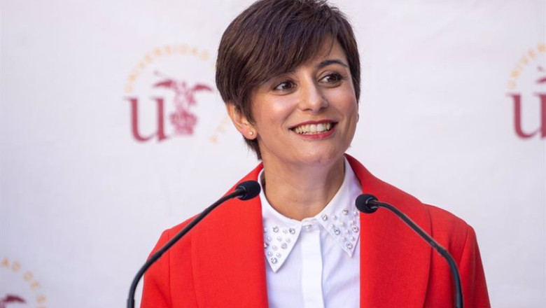 La ministra de Vivienda y Agenda Urbana, Isabel Rodríguez, interviene durante la visita a la cubierta restaurada de la Iglesia de la Anunciación, a 4 de abril de 2024, en Sevilla, Andalucía (España). La ministra de Vivienda y Agenda Urbana, Isabel Rodrígu | Francisco J. Olmo - Europa Press ep la ministra de vivienda y agenda urbana isabel rodriguez interviene durante la visita a la