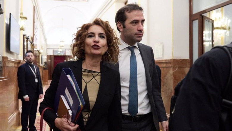 ep la vicepresidenta primera y ministra de hacienda maria jesus montero y el ministro de economia y ep la vicepresidenta primera y ministra de hacienda maria jesus montero y el ministro de economia y
