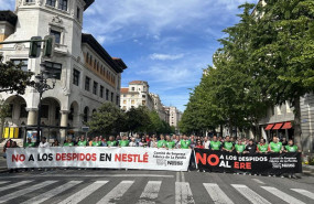 ep los trabajadores de nestle se concentran frente a la delegacion contra el ere