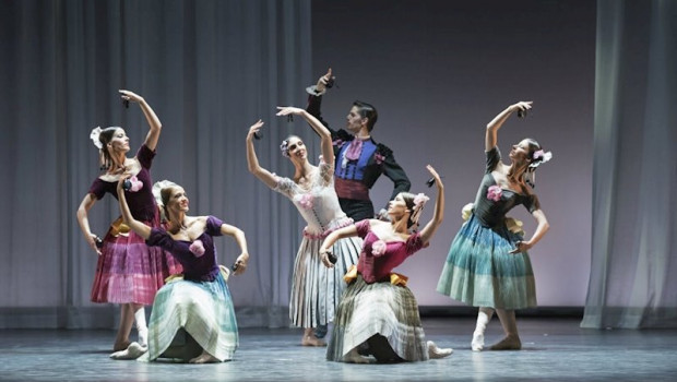ep puesta en escena de una obra del ballet nacional de espana