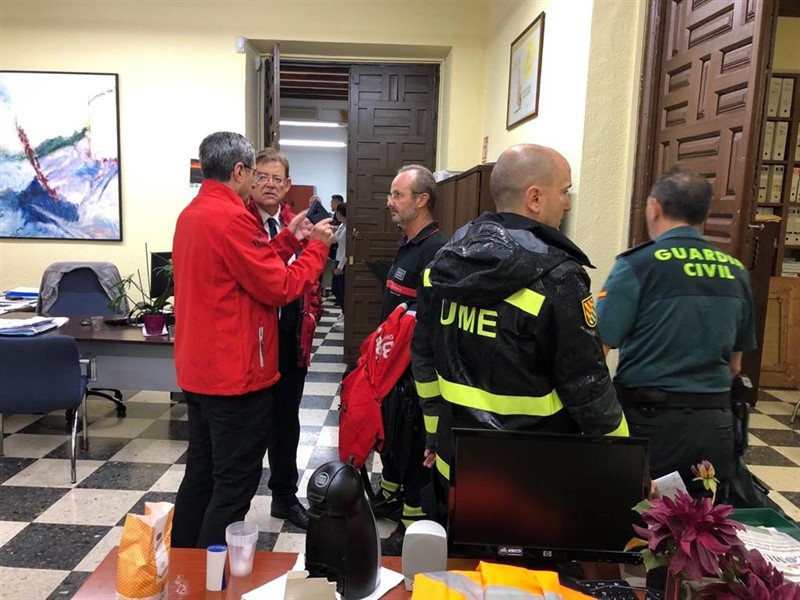 ep ximo puig en el centro de mando por la dana en la vega baja