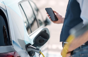 schneider electric lanza el primer cargador de vehiculo electrico que se conecta al sistema de gestion energetico del hogar desde una sola app jpg