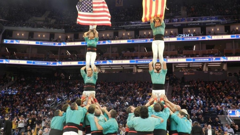Actuación de los Castellers de Vilafranca en el Chase Center de San Fransisco durante un partido entre Warriors y Timberwolves | CASTELLERS DE VILAFRANCA ep actuacion de los castellers de vilafranca en el chase center de san fransisco durante un partido