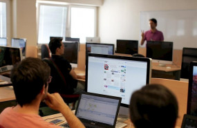 ep alumnos de la universidad de jaen en un aula con ordenadores