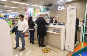 ep archivo   clientes realizan compras en un centro comercial
