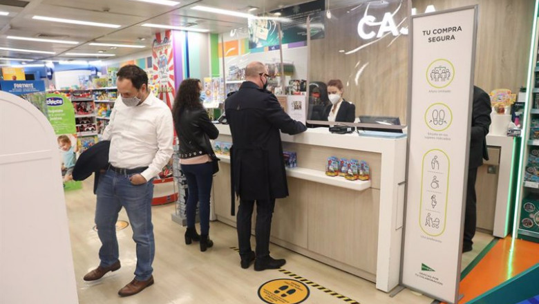 Archivo - Clientes realizan compras en un centro comercial | Marta Fernández Jara - Europa Press - Archivo ep archivo clientes realizan compras en un centro comercial