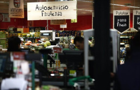 ep archivo - fruteria en un supermercado