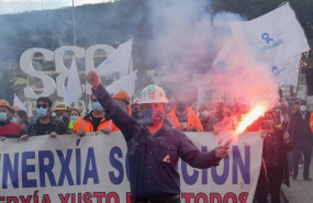 ep archivo   imagen de archivo de una manifestacion en galicia de trabajadores de alcoa y vestas