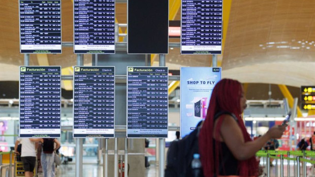 ep archivo   paneles de facturacion de la terminal t4 del aeropuerto adolfo suarez madrid barajas