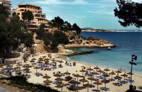 ep archivo   playa de illetes baleares turistas mar