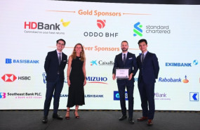 ep caixabank premiado como banco confirmador lider 2025 por el banco asiatico de desarrollo