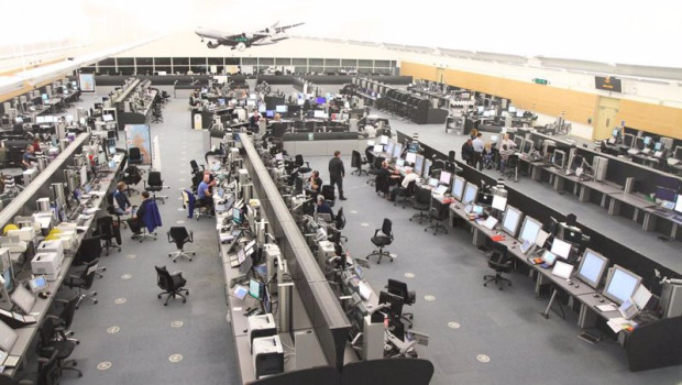 ep centro de control del aeropuerto de glasgow prestwick que emplea el sistema itec de indra