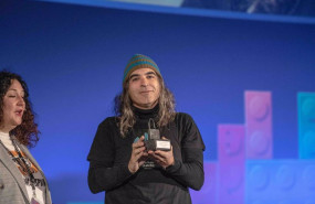 ep chema alonso recibe el premio raul jover de rootedcon por su labor con la ciberseguridad nacional
