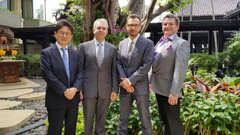 ep comite ejecutivo ishrs de izquierda a derecha tommy hwang corea del sur expresidente francisco