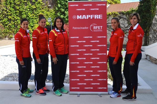 Conchita Martínez con las jugadoras españolas | RFET ep conchita martinezlas jugadoras espanolas