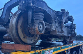 ep el bogie del coche numero ocho del tren iryo accidentado en adamuz es transportado en un camion a