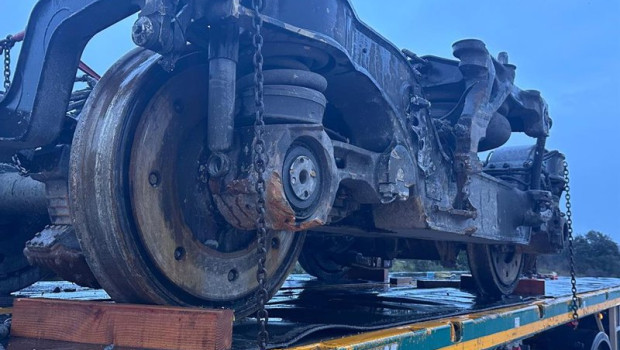 ep el bogie del coche numero ocho del tren iryo accidentado en adamuz es transportado en un camion a