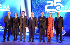 ep el presidente de la generalitat salvador illa junto a la directiva de efpa espana compuesta por