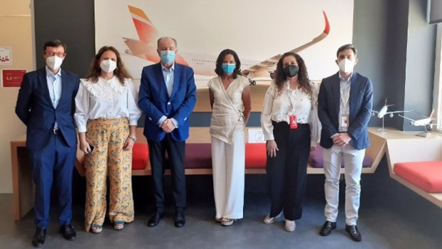 ep equipo de la aef y de iberia tras la firma del acuerdo