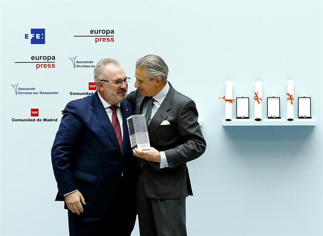 Europa Press recoge el Premio de la AVT Verdad, Memoria, Dignidad y Justicia | Europa Press ep europa press recogepremiola avt verdad memoria dignidadjusticia