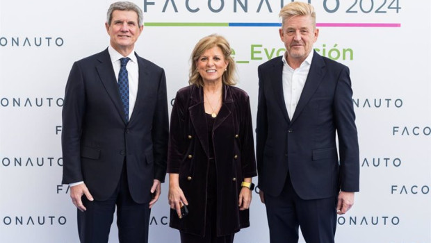 ep francisco j riberas presidente de sernauto marta blazquez presidenta de faconauto y wayne