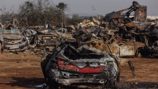 ep los restos del incendio de la campa de residuos y vehiculos de la dana ep los restos del incendio de la campa de residuos y vehiculos de la dana