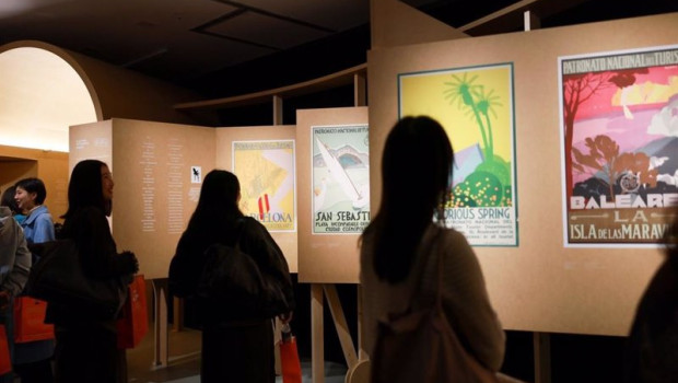 ep shangai expone carteles turisticos de espana para potenciar el turismo entre ambos paises