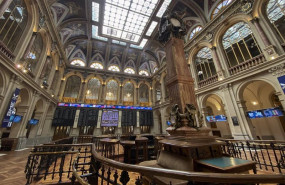 ep vision general del interior del palacio de la bolsa de madrid espana